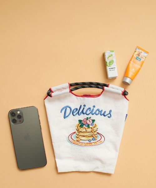 Ball&Chain（ボールアンドチェーン）の「[BALL&CHAIN/ボールアンドチェーン] DELICIOUS 刺繍デザインナイロンバッグ スモールサイズ（ショルダーバッグ・レディース・ホワイト・ONE SIZE）」の3枚目の写真