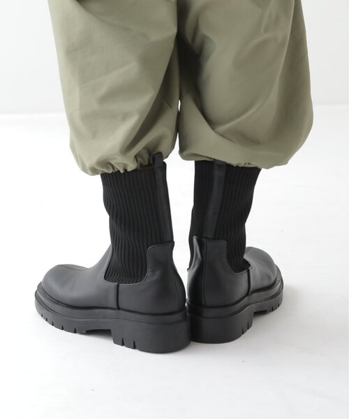 RAY CASSIN（レイカズン）の「M/L展開 ソックスショートブーツ（ブーツ・レディース・ブラック/カーキ・MEDIUM/LARGE）」の6枚目の写真