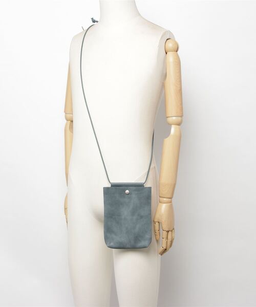 Creed（クリード）の「【creed/クリード】MOSTRO (モストロ)　ネックポーチ（ショルダーバッグ・レディース・キャメル/グリーン/ブラック/ワイン/ブルー/グレー・FREE）」の10枚目の写真