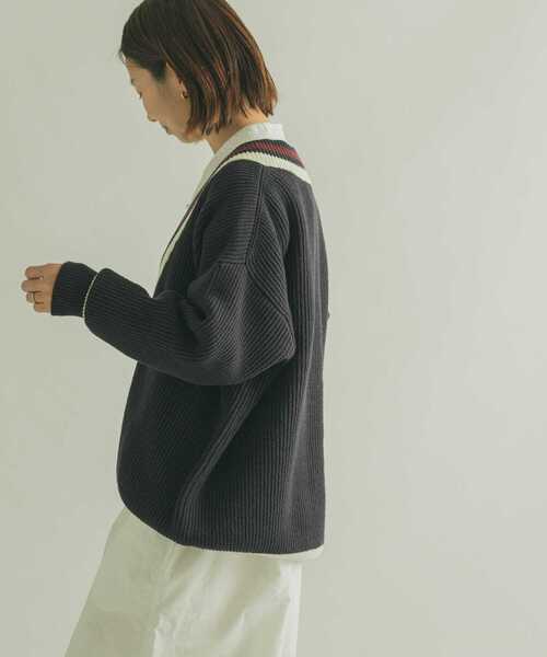 FORK&SPOON（フォークアンドスプーン）の「FORK&SPOON　チルデンVネックニット（ニット/セーター・レディース・アイボリー/ネイビー・1）」の8枚目の写真