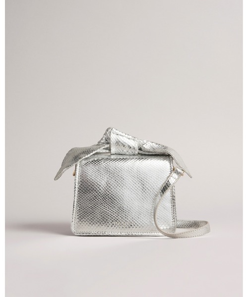 Ted Baker(テッドベーカー)の「NYATI ソフトレザー リボン ミニ クロスボディバッグ(シルバー)(ショルダーバッグ・レディース・シルバー・O/S)」の1枚目の写真
