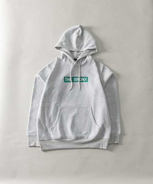 SKKONE（スコーネ）の「ボックスロゴプリント 裏起毛 スウェット プルパーカー（パーカー・メンズ・ブラック/オートミール/ベージュ・LL/L/M）」の3枚目の写真