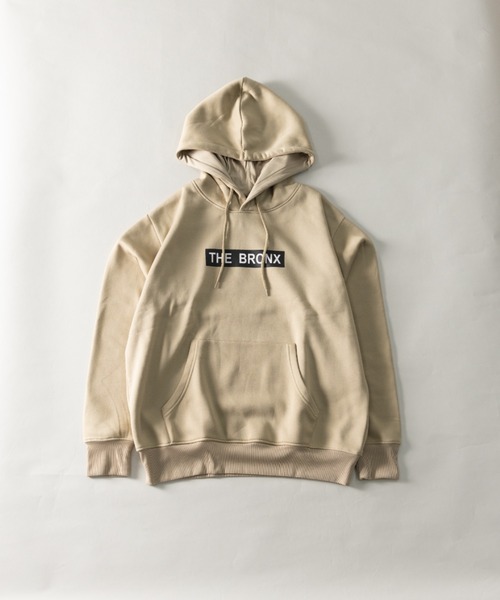 SKKONE（スコーネ）の「ボックスロゴプリント 裏起毛 スウェット プルパーカー（パーカー・メンズ・ブラック/オートミール/ベージュ・LL/L/M）」の2枚目の写真