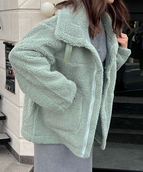 Lamoa（ラモア）の「Lamoa/ビックシルエット ボア ジャケット コート（ムートンコート・レディース・アイボリー/ライトグリーン/ブルー/ピンク・FREE）」の3枚目の写真