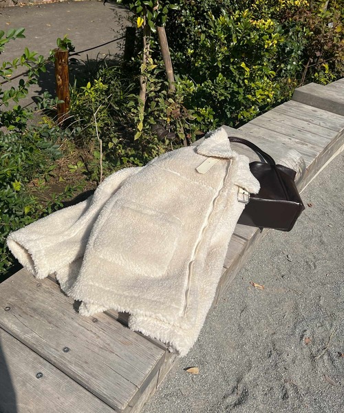 Lamoa（ラモア）の「Lamoa/ビックシルエット ボア ジャケット コート（ムートンコート・レディース・アイボリー/ライトグリーン/ブルー/ピンク・FREE）」の5枚目の写真