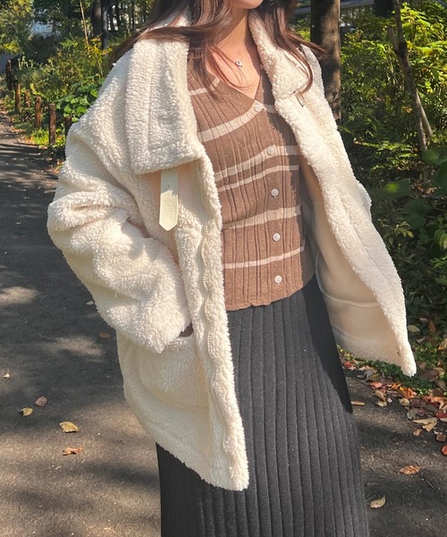 Lamoa（ラモア）の「Lamoa/ビックシルエット ボア ジャケット コート（ムートンコート・レディース・アイボリー/ライトグリーン/ブルー/ピンク・FREE）」の6枚目の写真