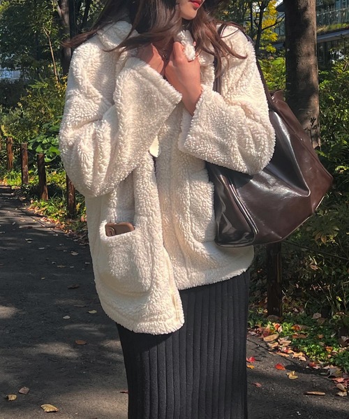 Lamoa（ラモア）の「Lamoa/ビックシルエット ボア ジャケット コート（ムートンコート・レディース・アイボリー/ライトグリーン/ブルー/ピンク・FREE）」の8枚目の写真