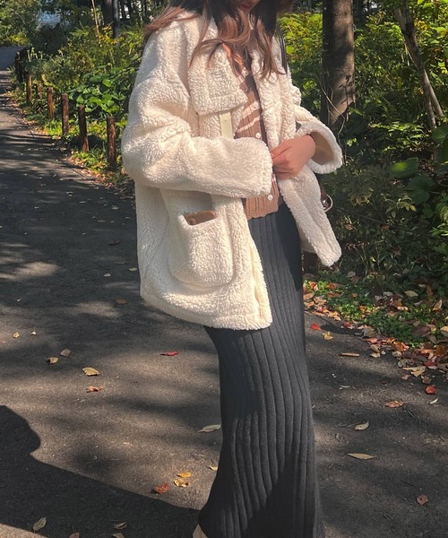 Lamoa（ラモア）の「Lamoa/ビックシルエット ボア ジャケット コート（ムートンコート・レディース・アイボリー/ライトグリーン/ブルー/ピンク・FREE）」の9枚目の写真