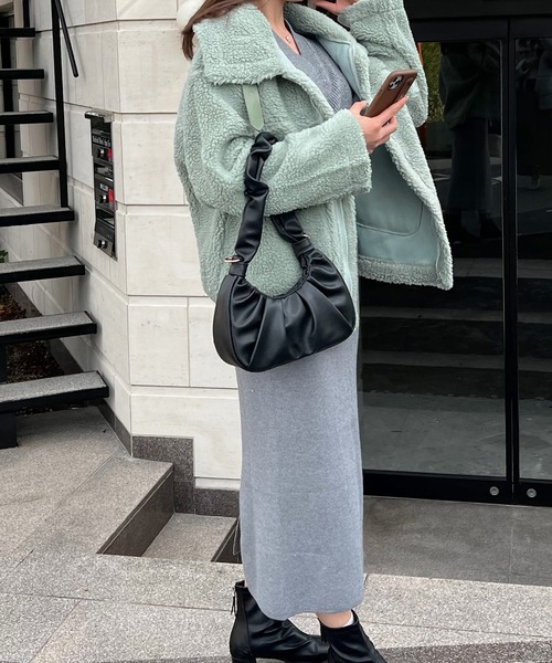 Lamoa（ラモア）の「Lamoa/ビックシルエット ボア ジャケット コート（ムートンコート・レディース・アイボリー/ライトグリーン/ブルー/ピンク・FREE）」の11枚目の写真