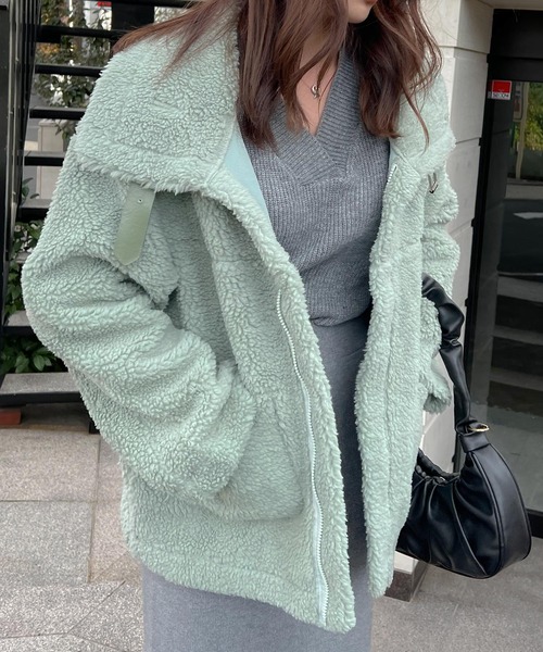 Lamoa（ラモア）の「Lamoa/ビックシルエット ボア ジャケット コート（ムートンコート・レディース・アイボリー/ライトグリーン/ブルー/ピンク・FREE）」の13枚目の写真