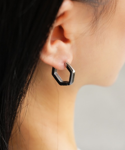 IAMUSE(アイアミューズ)の「金属アレルギー対応 ヘキサゴンフープピアス S0870【IAMUSE】(ピアス(両耳用)・レディース・シルバー/ゴールド・FREE)」の8枚目の写真