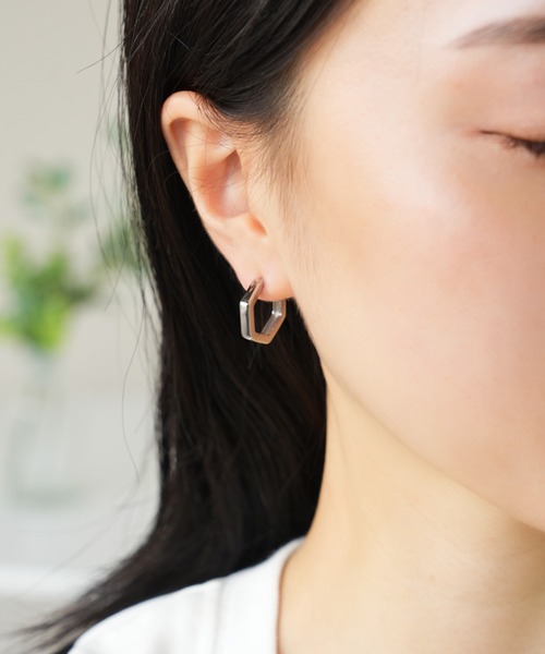 IAMUSE(アイアミューズ)の「金属アレルギー対応 ヘキサゴンフープピアス S0870【IAMUSE】(ピアス(両耳用)・レディース・シルバー/ゴールド・FREE)」の9枚目の写真