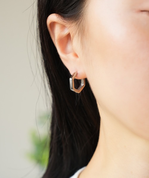 IAMUSE(アイアミューズ)の「金属アレルギー対応 ヘキサゴンフープピアス S0870【IAMUSE】(ピアス(両耳用)・レディース・シルバー/ゴールド・FREE)」の7枚目の写真