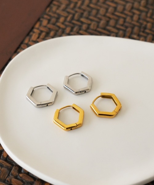 IAMUSE(アイアミューズ)の「金属アレルギー対応 ヘキサゴンフープピアス S0870【IAMUSE】(ピアス(両耳用)・レディース・シルバー/ゴールド・FREE)」の12枚目の写真