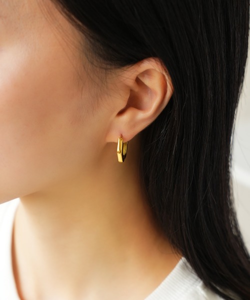 IAMUSE(アイアミューズ)の「金属アレルギー対応 ヘキサゴンフープピアス S0870【IAMUSE】(ピアス(両耳用)・レディース・シルバー/ゴールド・FREE)」の5枚目の写真