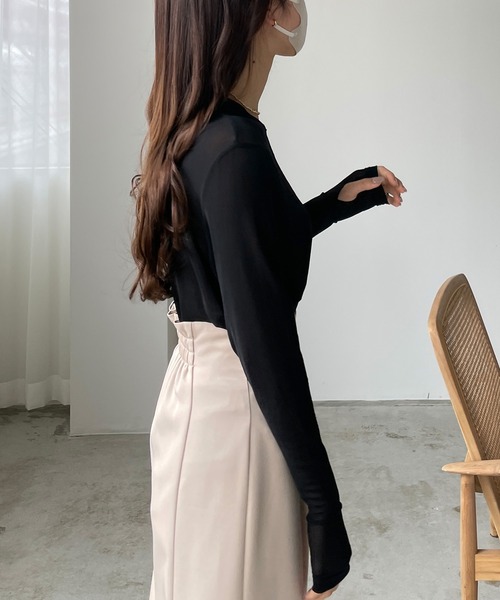 Louere（ルエレ）の「シアーフィンガーホールトップス（Tシャツ/カットソー・レディース・クリーム/ブラック/ベージュ・SMALL/MEDIUM/LARGE）」の8枚目の写真