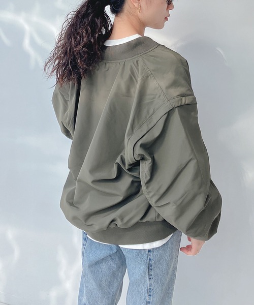 AS KNOW AS plus（アズノゥアズプラス）の「○マルチWAYなMA-1ブルゾン（MA-1・レディース・カーキ/グレイッシュベージュ/ブラック・FREE）」の5枚目の写真