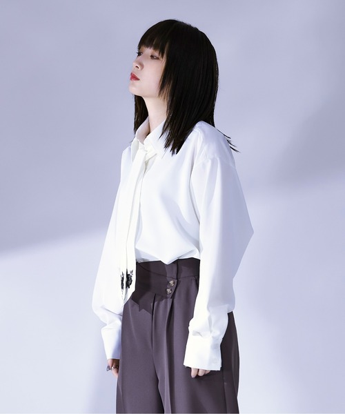 Ellno Loset（エルノロゼット）の「フラワーボウタイシャツ（シャツ/ブラウス・メンズ・ブルーグレー/オフホワイト/ブラック・MEDIUM/LARGE）」の13枚目の写真