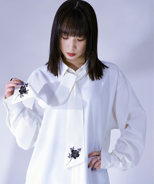 Ellno Loset（エルノロゼット）の「フラワーボウタイシャツ（シャツ/ブラウス・メンズ・ブルーグレー/オフホワイト/ブラック・MEDIUM/LARGE）」の15枚目の写真