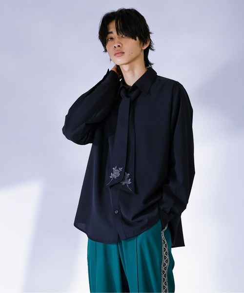 Ellno Loset（エルノロゼット）の「フラワーボウタイシャツ（シャツ/ブラウス・メンズ・ブルーグレー/オフホワイト/ブラック・MEDIUM/LARGE）」の17枚目の写真