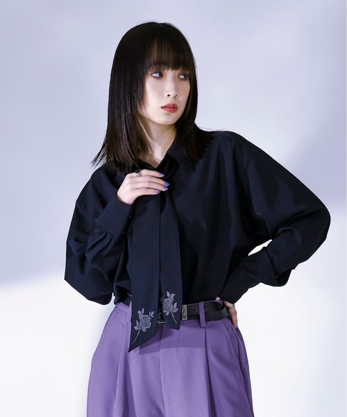 Ellno Loset（エルノロゼット）の「フラワーボウタイシャツ（シャツ/ブラウス・メンズ・ブルーグレー/オフホワイト/ブラック・MEDIUM/LARGE）」の21枚目の写真