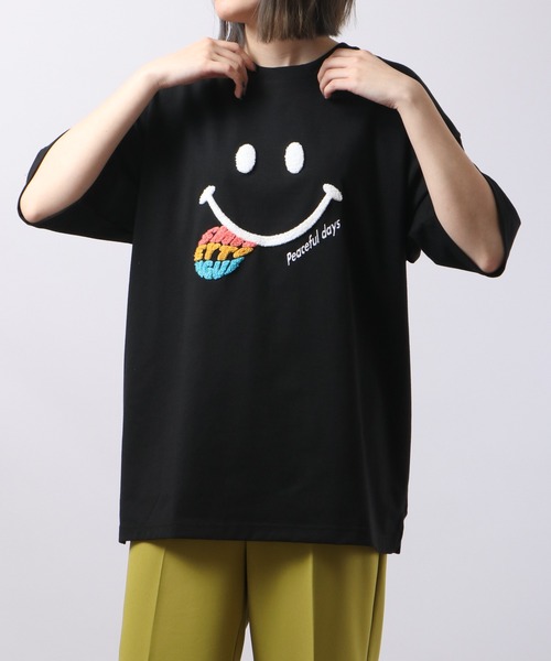 SMILEY FACE(スマイリーフェイス)の「SMILEY FACE サガラ刺繍Tシャツ(Tシャツ/カットソー・レディース・イエロー/インディゴブルー/ホワイト/ブラック・M/L/LL)」の8枚目の写真