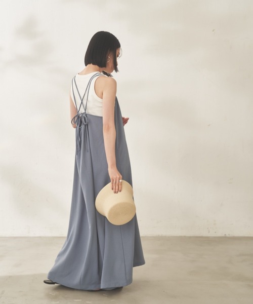 Shelly island(シェリーアイランド)の「バッククロスキャミワンピ(ワンピース・レディース・ベージュ/ブラック/ブルー・FREE)」の3枚目の写真