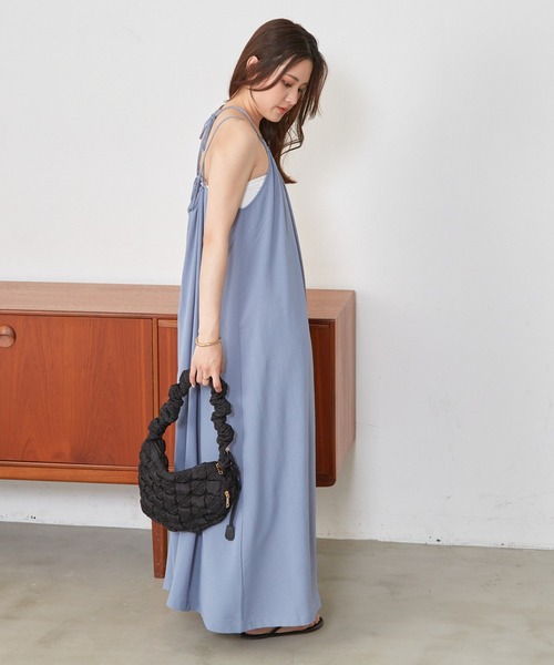 Shelly island(シェリーアイランド)の「バッククロスキャミワンピ(ワンピース・レディース・ベージュ/ブラック/ブルー・FREE)」の10枚目の写真