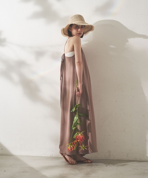 Shelly island(シェリーアイランド)の「バッククロスキャミワンピ(ワンピース・レディース・ベージュ/ブラック/ブルー・FREE)」の15枚目の写真