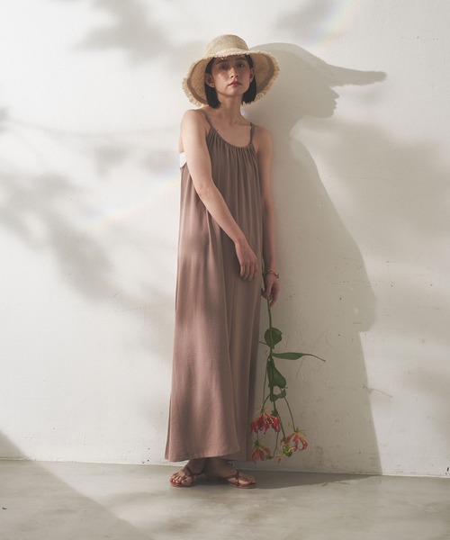 Shelly island(シェリーアイランド)の「バッククロスキャミワンピ(ワンピース・レディース・ベージュ/ブラック/ブルー・FREE)」の13枚目の写真