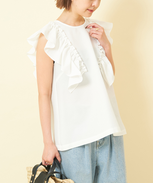 U by SPICK&SPAN(ユーバイスピックアンドスパン)の「フリルノースリブラウス(シャツ/ブラウス・レディース・ブルー/ホワイト/ブラック・FREE)」の4枚目の写真