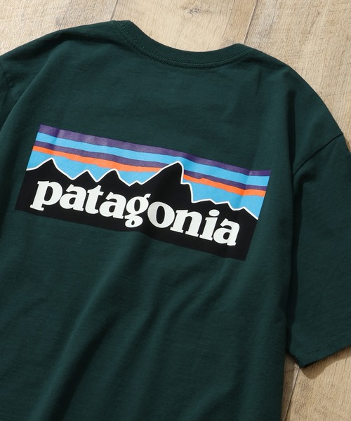 patagonia(パタゴニア)の「【Patagonia/パタゴニア】P-6 Logo Responsibili-Short sleeve Tee/P-6ロゴ レスポンシビリティー ショートスリーブTシャツ(Tシャツ/カットソー・メンズ・ライトグリーン/イエロー/ブルー/ダークオレンジ/ネイビー/ブラック/ホワイト/ダークブルー/ダークグリーン/ブルー系2/ブルー系1/タン/ブルー系3/グレー/ピンク/ネイビー系1/ベージュ/グリーン・S/M/L/XL/XXL/XS)」の7枚目の写真
