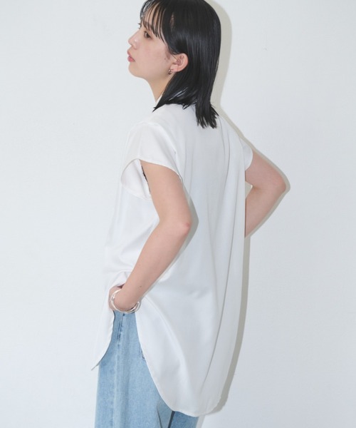Aunt Marie's(アントマリーズ)の「ショルダータックフレンチスリーブブラウス(シャツ/ブラウス・レディース・ホワイト/ブラック/ブルー・FREE)」の6枚目の写真