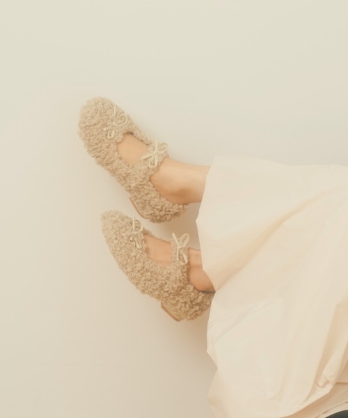 pomiii(ポミー)の「もこもこシューズ(パンプス・レディース・アイボリー/ベージュ・SMALL/LARGE/MEDIUM)」の2枚目の写真