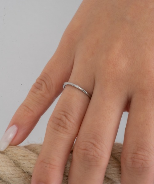 ebine(エビネ)の「1mm Zirconia Ring / 1石 金属アレルギー対応 サージカルステンレス(リング・レディース・ゴールド/ピンク/シルバー・4号/20号/18号/11号/1号/7号/2号/9号/16号/13号)」の3枚目の写真