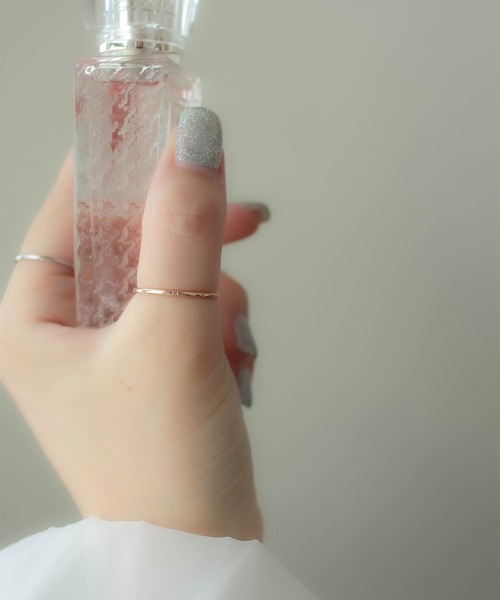 ebine(エビネ)の「1mm Zirconia Ring / 1石 金属アレルギー対応 サージカルステンレス(リング・レディース・ゴールド/ピンク/シルバー・4号/20号/18号/11号/1号/7号/2号/9号/16号/13号)」の8枚目の写真