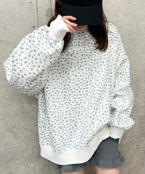 WC（ダブル シー）の「リトルフラワーパターンビッグスウェット