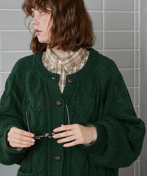 MONO-MART LADY'S(モノマートレディース)の「フィッシャーマンクルーネックニットカーディガン(カーディガン/ボレロ・レディース・ネイビー/ダークグリーン/チャコールグレー/アイボリー/レッド・FREE)」の3枚目の写真