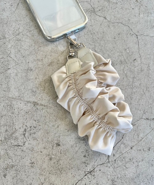 Me%(ミィパーセント)の「【ストラップシート付き】ナイロンシュシュハンドルストラップ 972393(スマホグッズ・レディース・アイボリー/ブラック/シルバー/グレー系その他・FREE)」の10枚目の写真