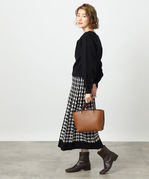 grove（グローブ）の「◆ゴールドボタンが華やか見え！前後2WAYで着回し上手なカーディガン（カーディガン/ボレロ・レディース・オフホワイト/ナチュラル/ブラック/サックスブルー・02/03/05/01/04）」の6枚目の写真