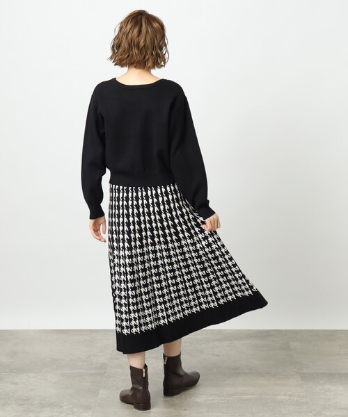 grove（グローブ）の「◆ゴールドボタンが華やか見え！前後2WAYで着回し上手なカーディガン（カーディガン/ボレロ・レディース・オフホワイト/ナチュラル/ブラック/サックスブルー・02/03/05/01/04）」の7枚目の写真