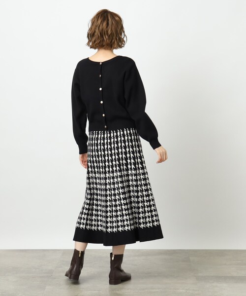 grove（グローブ）の「◆ゴールドボタンが華やか見え！前後2WAYで着回し上手なカーディガン（カーディガン/ボレロ・レディース・オフホワイト/ナチュラル/ブラック/サックスブルー・02/03/05/01/04）」の12枚目の写真