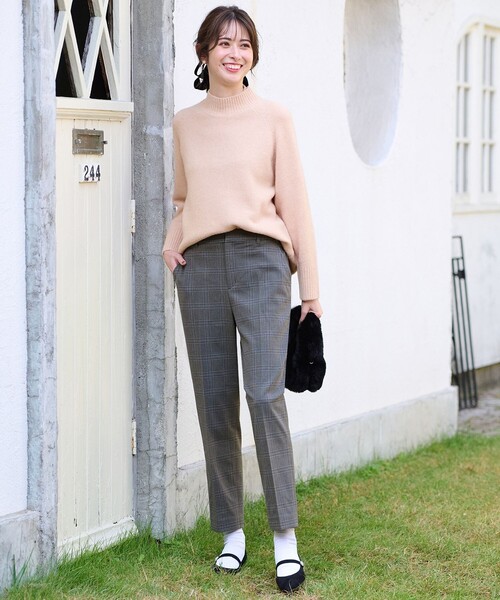 ANY SIS(エニィスィス)の「【大人百花掲載 ヨンアさん着用】ハイネックバックポイント ニット(ニット/セーター・レディース・ライトグレー系/黄土色系/スカイブルー系/ライトイエロー系/ピンク系/アイボリー系・4)」の8枚目の写真