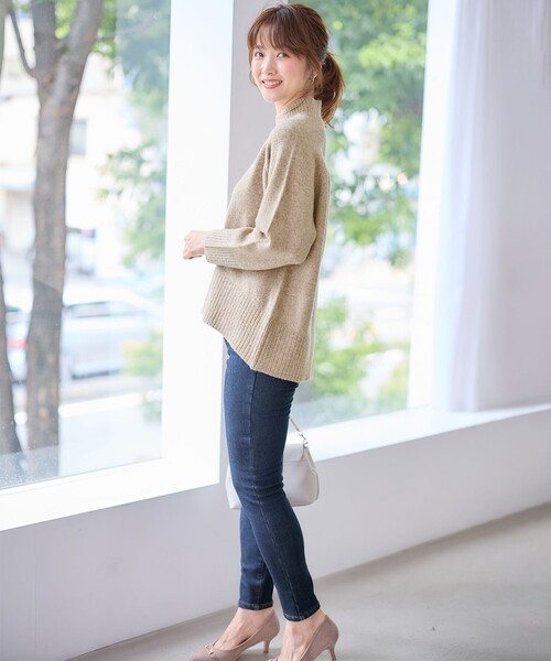 ANY SIS(エニィスィス)の「【大人百花掲載 ヨンアさん着用】ハイネックバックポイント ニット(ニット/セーター・レディース・ライトグレー系/黄土色系/スカイブルー系/ライトイエロー系/ピンク系/アイボリー系・4)」の17枚目の写真