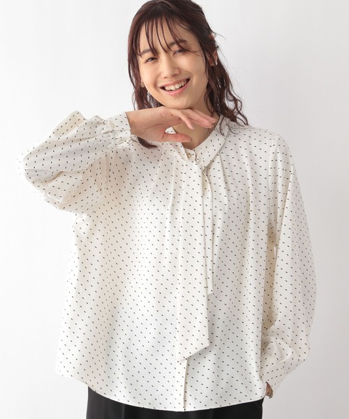 GLOBAL WORK（グローバルワーク）の「お手入れらくらく2WAYボウタイブラウス/970919（シャツ/ブラウス・レディース・ホワイト系その他/ライトブルー/オフホワイト・MEDIUM/LARGE）」の3枚目の写真