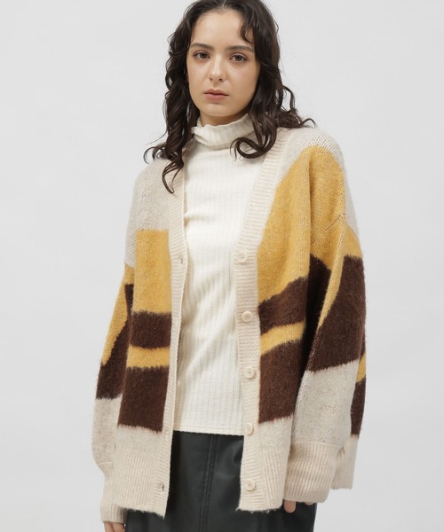 LAKOLE（ラコレ）の「7ゲージジャガードカーディガン / 997045（カーディガン/ボレロ・レディース・ブラウン系その他/パープル系その他/レッド系その他/ブルー系その他・MEDIUM/SMALL）」の2枚目の写真