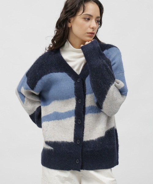 LAKOLE（ラコレ）の「7ゲージジャガードカーディガン / 997045（カーディガン/ボレロ・レディース・ブラウン系その他/パープル系その他/レッド系その他/ブルー系その他・MEDIUM/SMALL）」の3枚目の写真