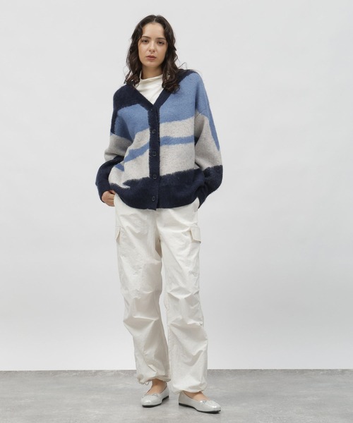 LAKOLE（ラコレ）の「7ゲージジャガードカーディガン / 997045（カーディガン/ボレロ・レディース・ブラウン系その他/パープル系その他/レッド系その他/ブルー系その他・MEDIUM/SMALL）」の11枚目の写真