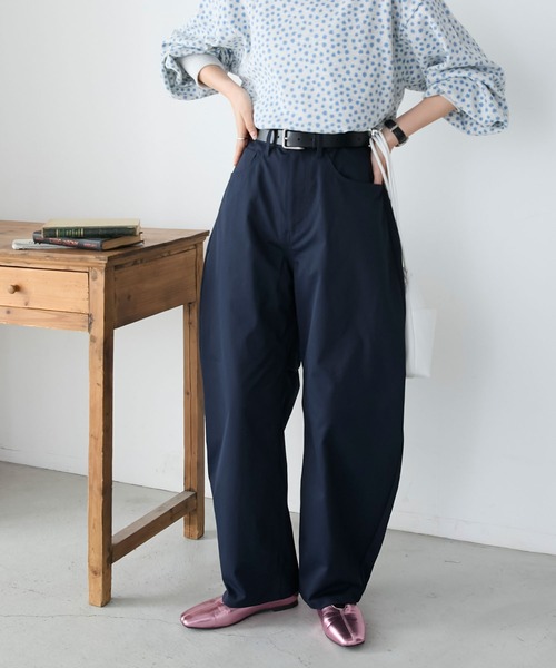 BONLECILL（ボンルシール）の「ハイウエストカーヴィーチノパンツ（チノパンツ・レディース・ブラック/アイボリー/ネイビー/ベージュ・L/M/S）」の4枚目の写真