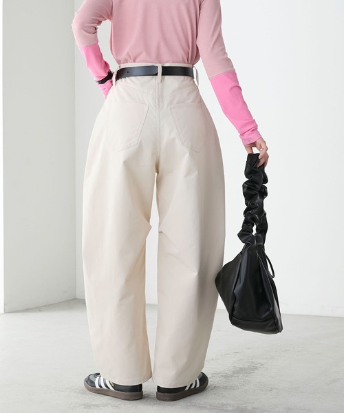 BONLECILL（ボンルシール）の「ハイウエストカーヴィーチノパンツ（チノパンツ・レディース・ブラック/アイボリー/ネイビー/ベージュ・L/M/S）」の8枚目の写真